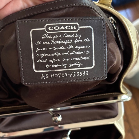 Vintage coach signature kiss lock tote gold trim excellent condition - Picture 8 of 9